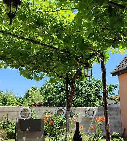 Lugas アパート タポルツァ