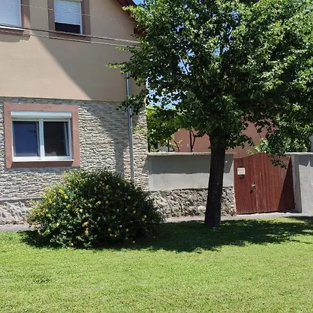 Lugas Apartman *