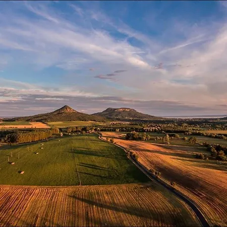 Lugas アパート タポルツァ