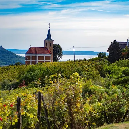 Lugas アパート *